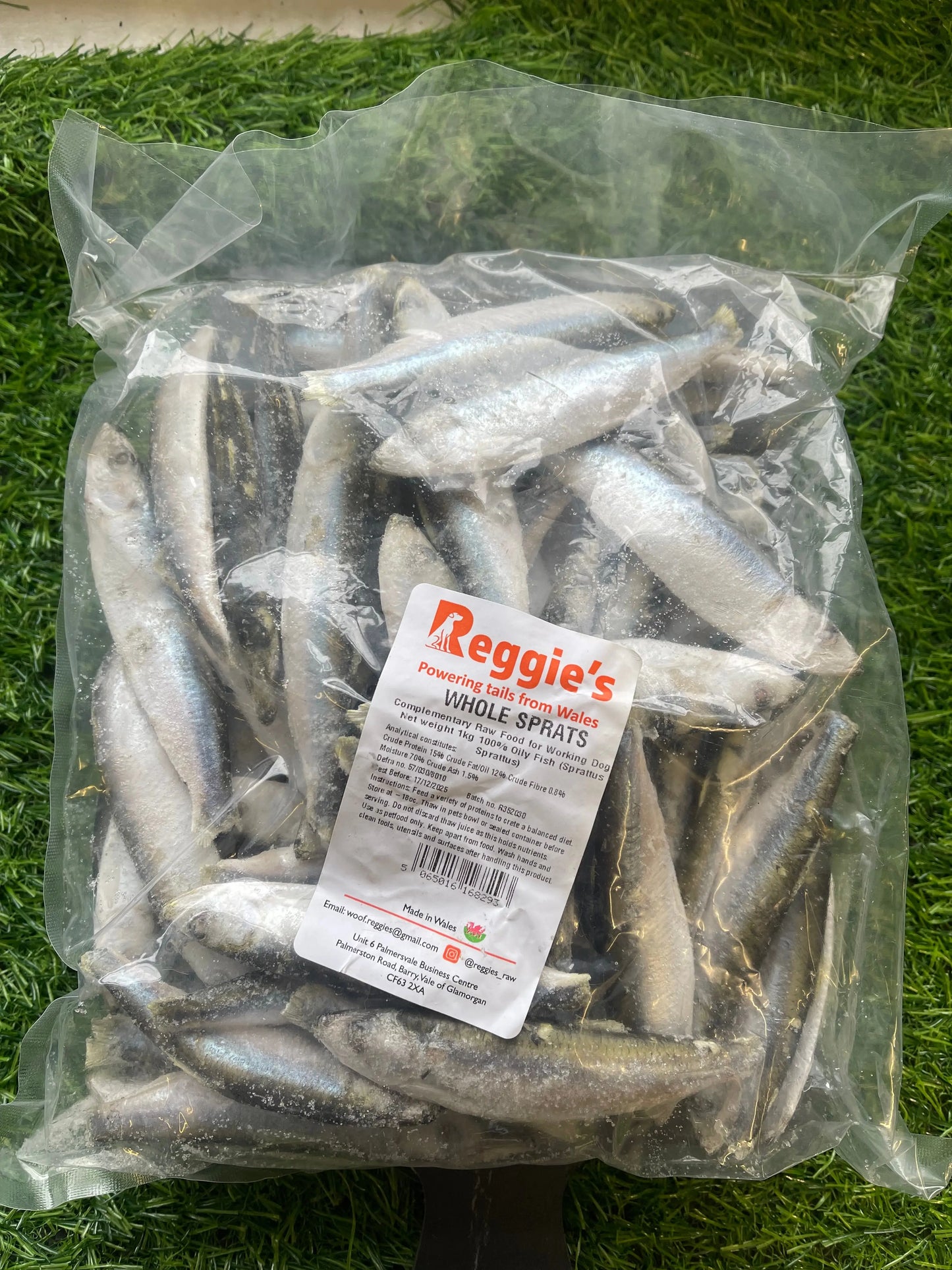 Reggie's Raw Sprats 1KG - Whole Oily Fish Reggies Raw